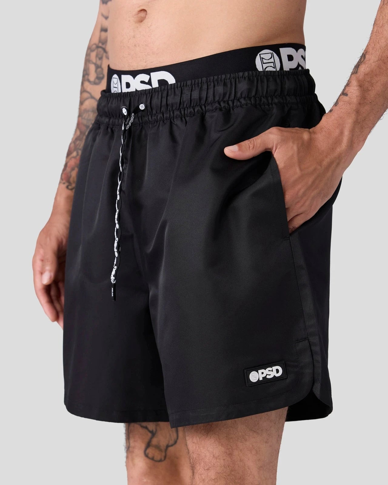 BLACK ESSENTIAL SHORT - Image 4